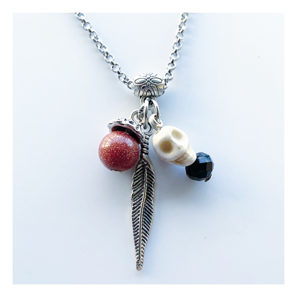 π΄Skull goldstone necklace .Goldstone bead leaf & white skull charm boho feather - Picture 3 of 9